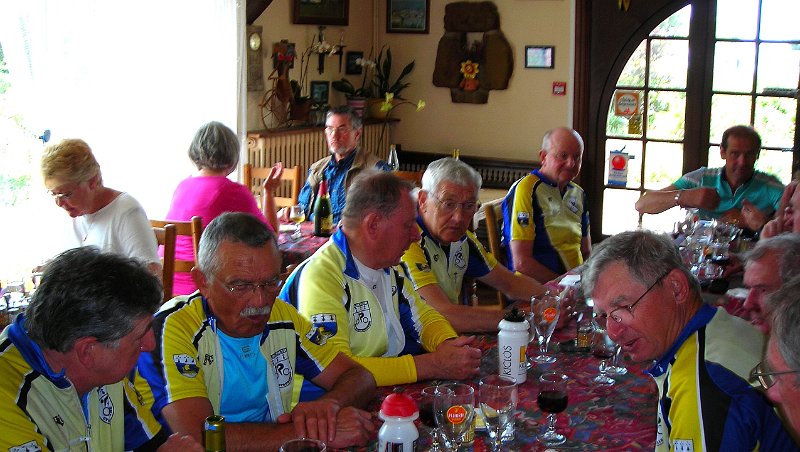 2010-05-27 11 Locmariaquer Le Resto.JPG